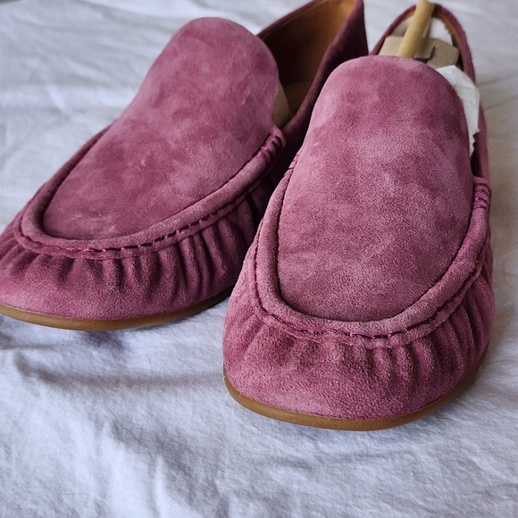 UGG slip-on pink purple suede flat loafer size 7 New - Picture 3 of 10